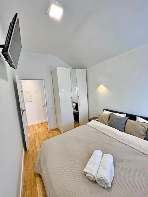 White 1 Bd Old Town Apartment By Hostlovers Каунас Екстериор снимка