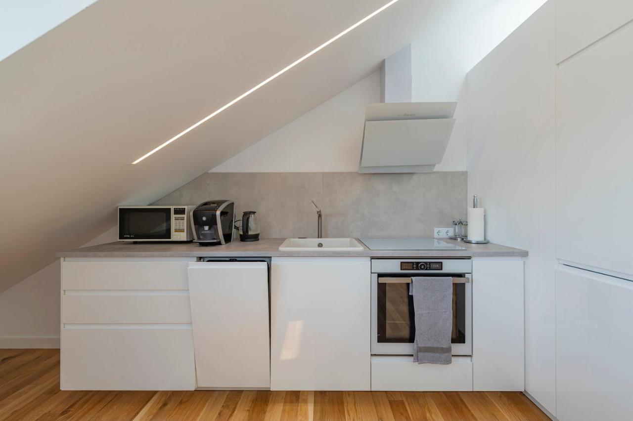 White 1 Bd Old Town Apartment By Hostlovers Каунас Екстериор снимка